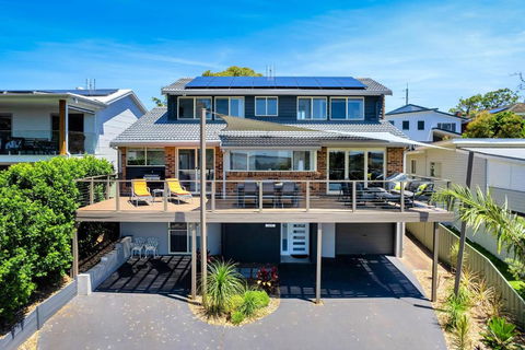 Aquavista Beach, Lake, Sun, And Sand - Accommodation Noosa 1