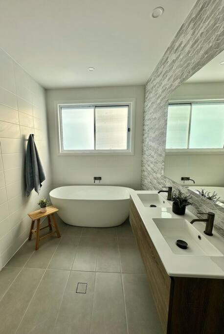 Aquila Beach Retreat - Accommodation Noosa 1
