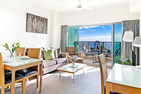 Arafura Adventure - CBD Suite With Sprawling Views - Accommodation Noosa 2