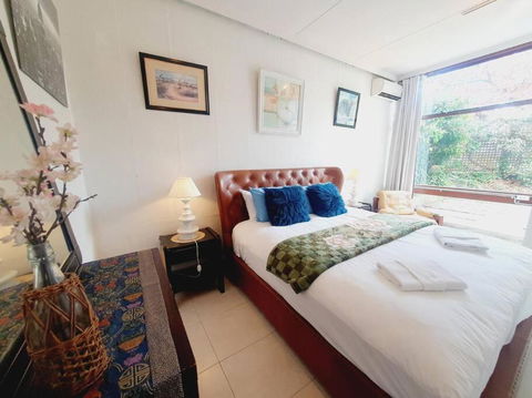 Architectural Bright Open 2B&1B Home With A Private Garden At Yarralumla - Accommodation Noosa 0