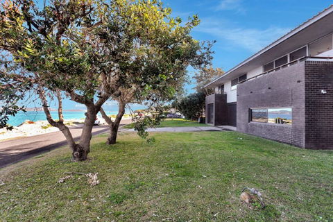 Architectural Design On The Beach - Accommodation Noosa 0