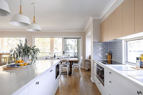 Aria Shores - Your Lakeside Haven - Accommodation Noosa 4
