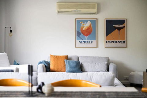 Artful Abode - Duntryleague, Vibrant Decor - Accommodation Noosa 3