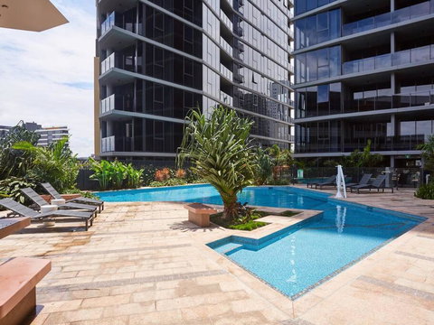 Artistic South Brisbane 2 Bedroom Apartment With Parking - Accommodation Noosa 3