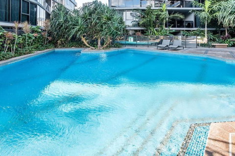 Artistic South Brisbane 2 Bedroom Apartment With Parking - Accommodation Noosa 4