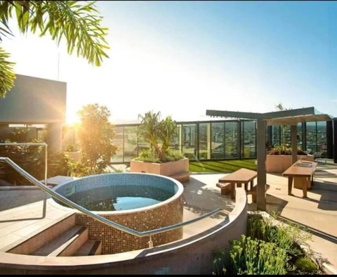 Artistic South Brisbane 2 Bedroom Apartment With Parking - Accommodation Noosa 0