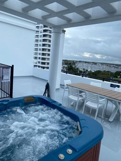 At The Beach Mooloolaba, Private Rooftop With Spa, 50m To Beach, Surfclub And Esplanade - Accommodation Noosa 0