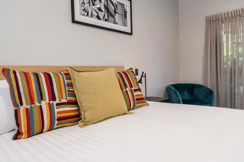 AVENUE MOTEL APARTMENTS - Accommodation Noosa 0
