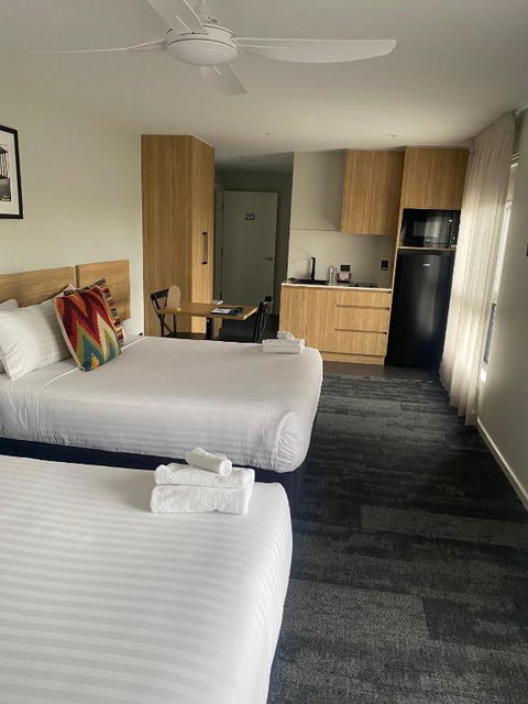 AVENUE MOTEL APARTMENTS - Accommodation Noosa 3