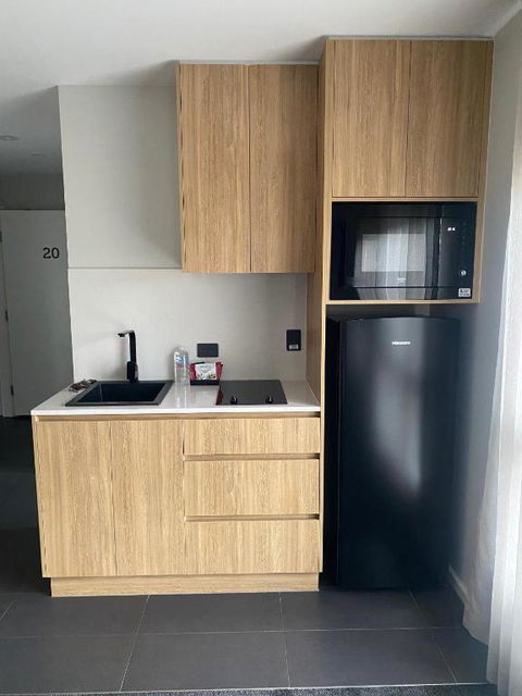 AVENUE MOTEL APARTMENTS - Accommodation Noosa 2