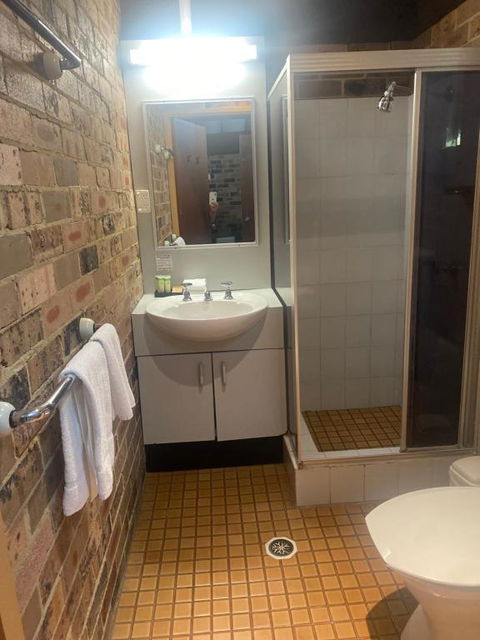 Avoca Beach Hotel - Accommodation Noosa 2