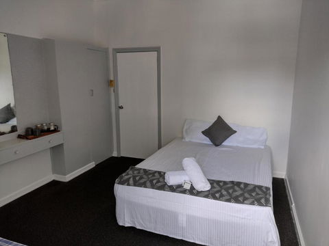 Ayr Hotel - Accommodation Noosa 4