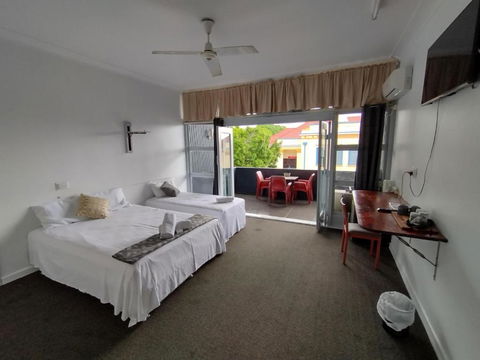 Ayr Hotel - Accommodation Noosa 1