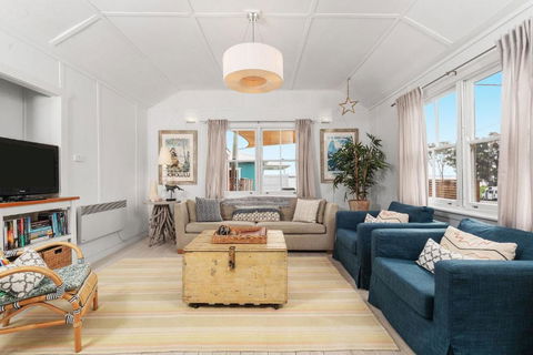 Avalon Vintage Beachside Family Getaway - Accommodation Noosa 2