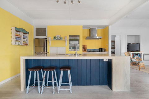 Avalon Vintage Beachside Family Getaway - Accommodation Noosa 3