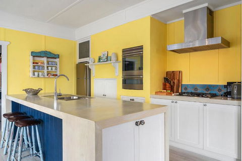 Avalon Vintage Beachside Family Getaway - Accommodation Noosa 4