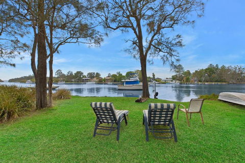 Aqua Adventures Retreat. Waterfront Playground - Accommodation Noosa 0