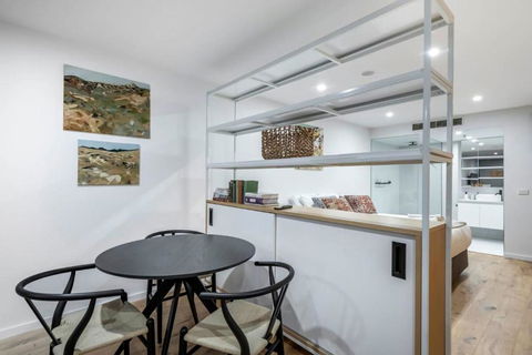 Architectural Delight On Lonsdale - Accommodation Noosa 3