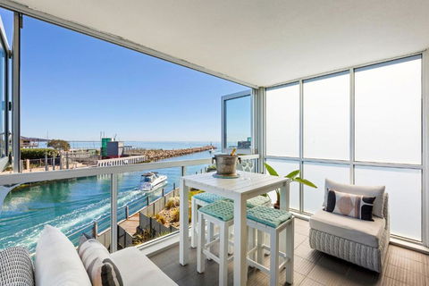 Azure Bliss Luxe With Water Views Walk To Beach - Accommodation Noosa 0