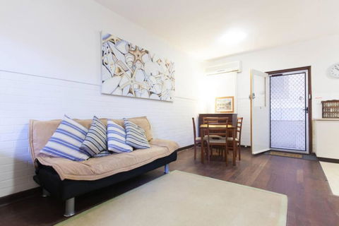 B3 Crawley Apartment 1 BRM & Sleepout Near UWA - Accommodation Noosa 0