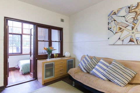 B3 Crawley Apartment 1 BRM & Sleepout Near UWA - Accommodation Noosa 3