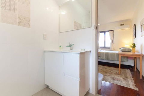 B8 Crawley Apartment 1 BRM & Sleepout Near UWA - Accommodation Noosa 0