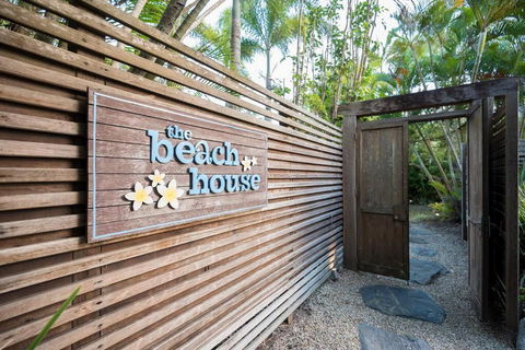 BALA Beach House On ABSOLUTE Beachfront - Accommodation Noosa 2