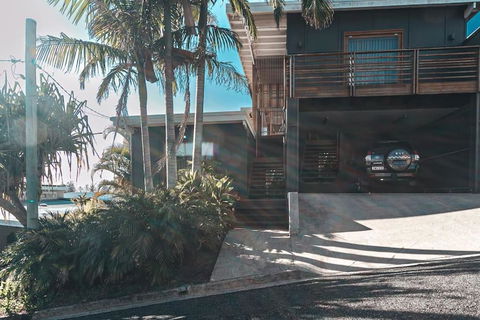 BAY PROPERTIES . The Big Chill - Accommodation Noosa 1