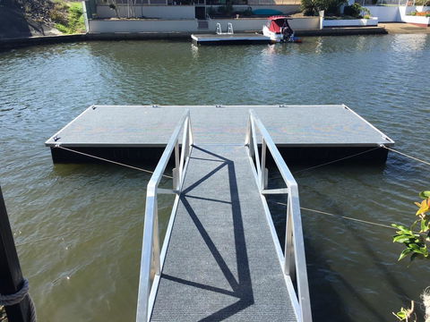 Ground Floor, Family Unit On The Canal With Free WIFI! - Accommodation Noosa 2