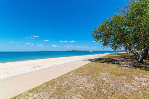 Ground Floor, Family Unit On The Canal With Free WIFI! - Accommodation Noosa 18