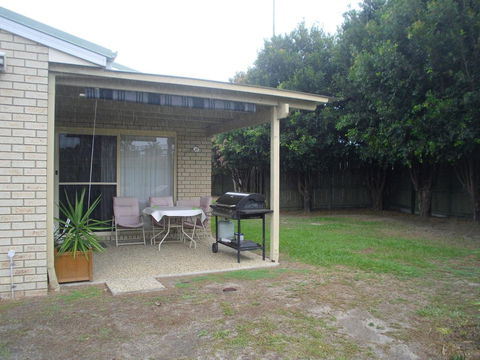Ground Floor, Family Unit On The Canal With Free WIFI! - Accommodation Noosa 4