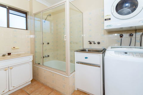 Fantastic Views From This Top Floor Unit! - Accommodation Noosa 3