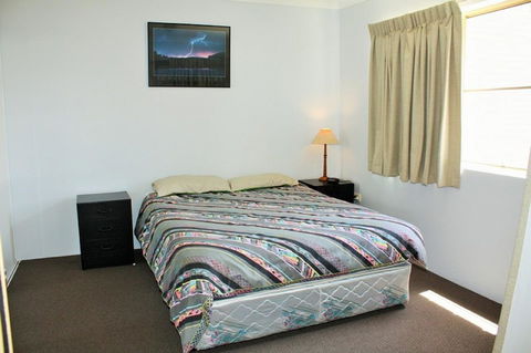 Spacious Unit With Views Of Pumicestone - Wattle Ave, Bongaree - Accommodation Noosa 13