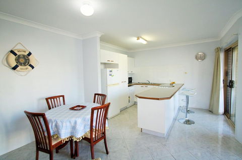 Spacious Unit With Views Of Pumicestone - Wattle Ave, Bongaree - Accommodation Noosa 3
