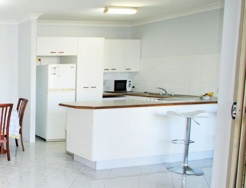Spacious Unit With Views Of Pumicestone - Wattle Ave, Bongaree - Accommodation Noosa 12