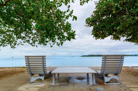 Huge Top Floor Unit Across The Road....Waterfront!! - Accommodation Noosa 18