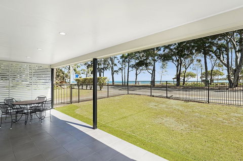 Ground Floor Air Conditioned, Fabulous Waterviews Overlooking Pumicestone Passage - Accommodation Noosa 3