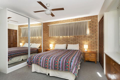 Ground Floor Air Conditioned, Fabulous Waterviews Overlooking Pumicestone Passage - Accommodation Noosa 12
