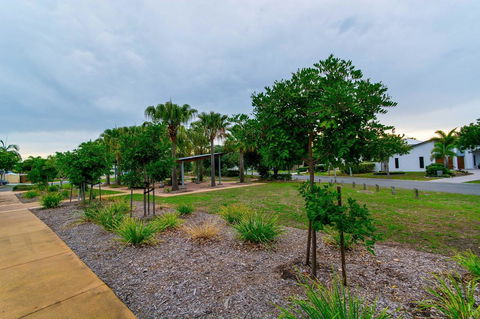 Ground Floor Air Conditioned, Fabulous Waterviews Overlooking Pumicestone Passage - Accommodation Noosa 11