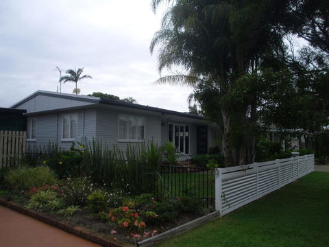 Hampton Cottage- Delightful Cottage Bring Your Dog! - Accommodation Noosa 3