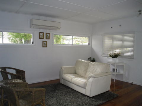 Hampton Cottage- Delightful Cottage Bring Your Dog! - Accommodation Noosa 10