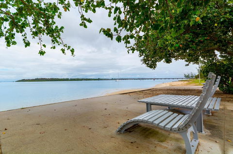 Spectacular Unit Overlooking Pumicestone Passage - Welsby Pde, Bongaree - Accommodation Noosa 18