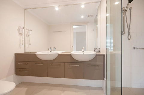 Spectacular Unit Overlooking Pumicestone Passage - Welsby Pde, Bongaree - Accommodation Noosa 6