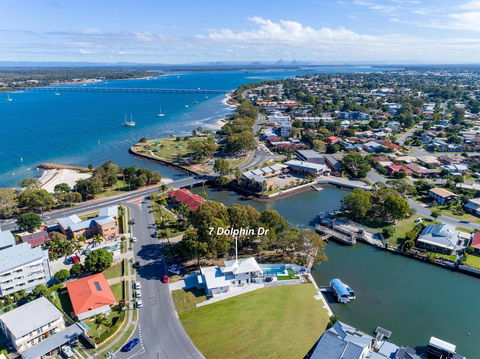 Stunning Canal Home Oh So Close To The Waterfront - Accommodation Noosa 13