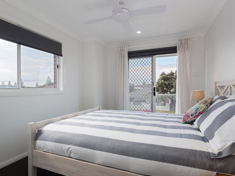 'Birubi Breezes', 2/7 Fitzroy St - Large Duplex With Air Conditioning, WIFI & Only 5 Minute Walk To The Beach - Accommodation Noosa 3