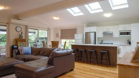 'RIVERSIDE RETREAT' 544 Ocean Drive, North Haven - Accommodation Noosa 3
