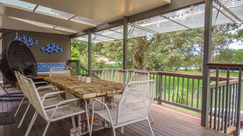 'RIVERSIDE RETREAT' 544 Ocean Drive, North Haven - Accommodation Noosa 0