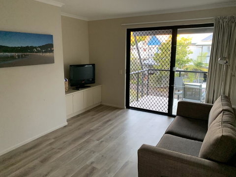 1 Bedroom Unit In 4 Star Tropical Resort In Noosaville - Accommodation Noosa 3