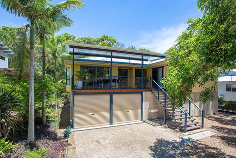 10 Naiad Court -Beach Retreat In The Bush - Accommodation Noosa 1