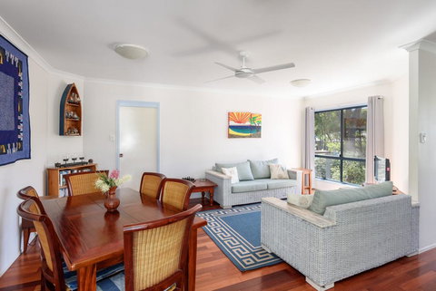 12 Ibis Court - Highset Beach House With Natural Bushland Gardens And Covered Decks - Accommodation Noosa 3